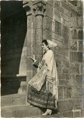 Cartolis Aucune (Finistère) - Jeune Fille du Léon en costume de fête.