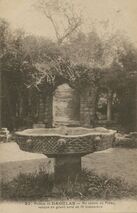 Cartolis Daoulas (Finistère) - Au centre du Préau, vasque en granit orné de 10  ...