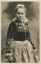 Cartolis Quimper (Finistère) - Une jeune Quimpéroise