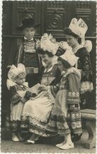Cartolis Pont-Aven (Finistère) - Monsieur & Madame CUEFF et leurs filles Annick, Le ...