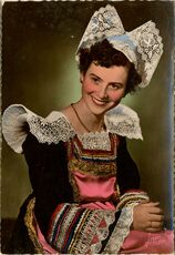 Cartolis Pont-Aven (Finistère) - Jeune fille en costume de fête de PONT-AVEN