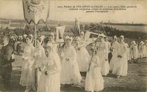 Cartolis Plonévez-Porzay (Finistère) - Les jeunes filles parées de couleurs virginales o ...