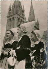 Cartolis Carhaix-Plouguer (Finistère) - Jeunes filles de CARHAIX avec la grande cornette d ...