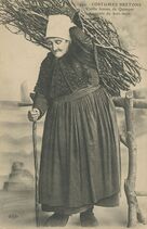 Cartolis Quimper (Finistère) - Vieille femme de Quimper revenant du bois mort