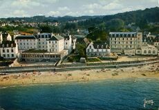 Cartolis Douarnenez (Finistère) - La plage des Sables Blancs, le centre de Cure Mari ...