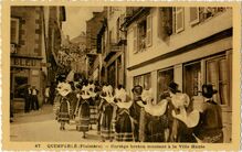 Cartolis Quimperlé (Finistère) - Cortège breton montant à la Ville Haute