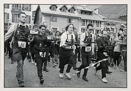 Cartolis Chamonix-Mont-Blanc (Haute-Savoie) - Course des serveuses et des garçons de café.
