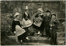 Cartolis Aucune (Finistère) - Sonneur et Jeunes Filles en Costumes de Pont-Aven  ...
