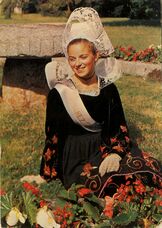 Cartolis Rosporden (Finistère) - Jeune fille en costume de Rosporden