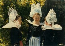 Cartolis Aucune (Finistère) - Jeunes filles en costumes de la région fouesnanta ...
